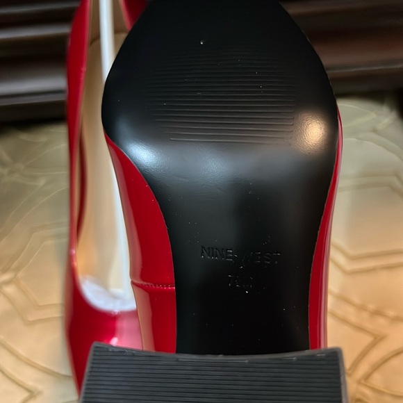 Ninewest | patent burgundy block heel | work shoes | 7.5 - Picture 3 of 6